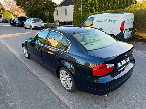 BMW 325d 4 of 5