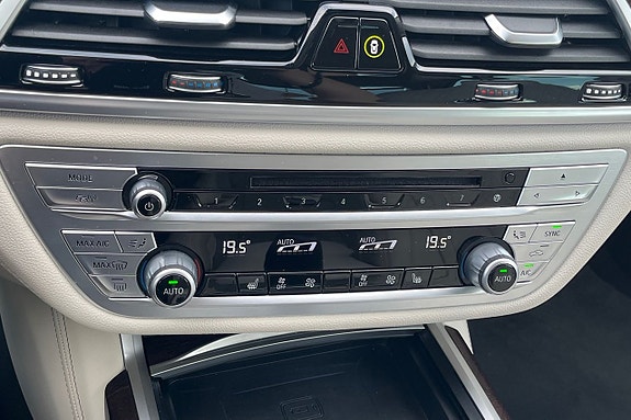BMW 745Le 24 of 30