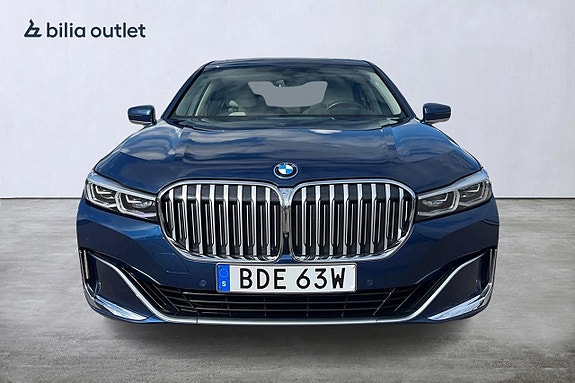 BMW 745Le 8 of 30