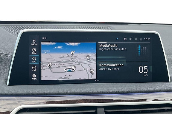 BMW 745Le 18 of 30