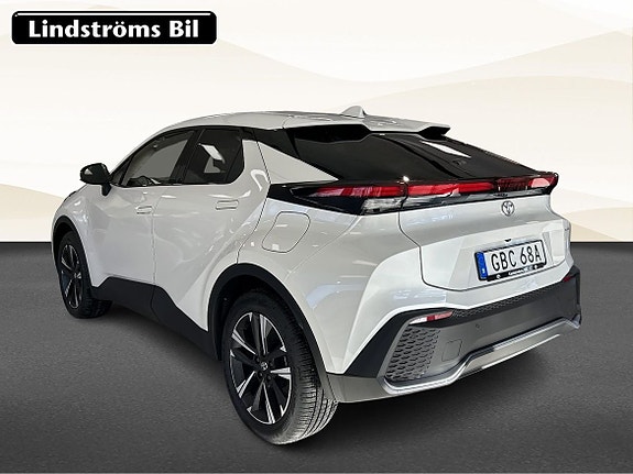 Toyota C-HR 4 of 5