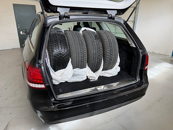 Mercedes-Benz E220 5 of 5