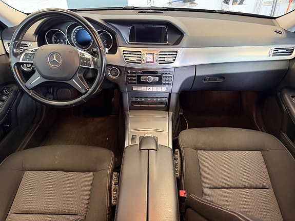 Mercedes-Benz E220 12 of 15