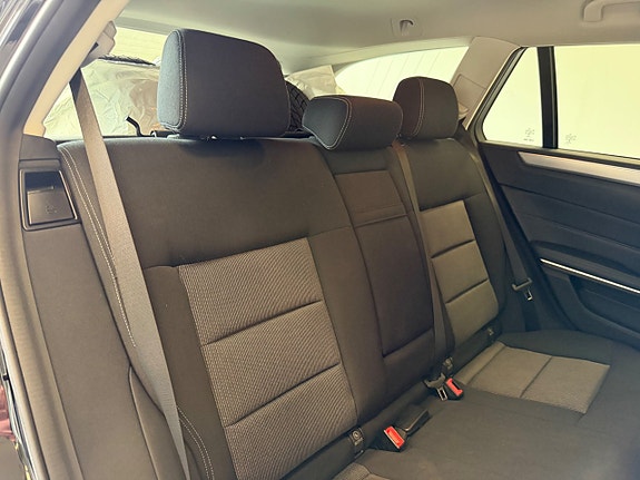 Mercedes-Benz E220 11 of 15