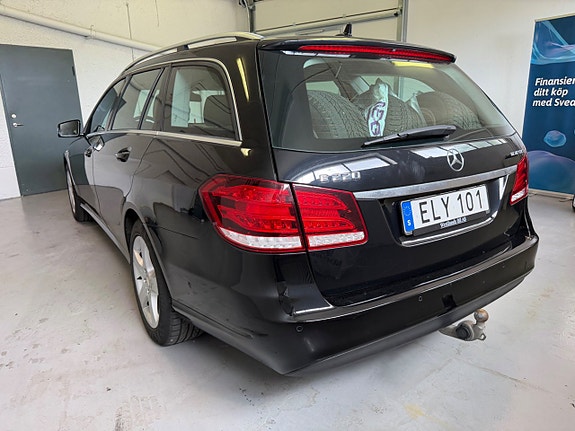 Mercedes-Benz E220 3 of 5