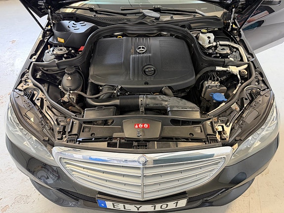 Mercedes-Benz E220 15 of 15