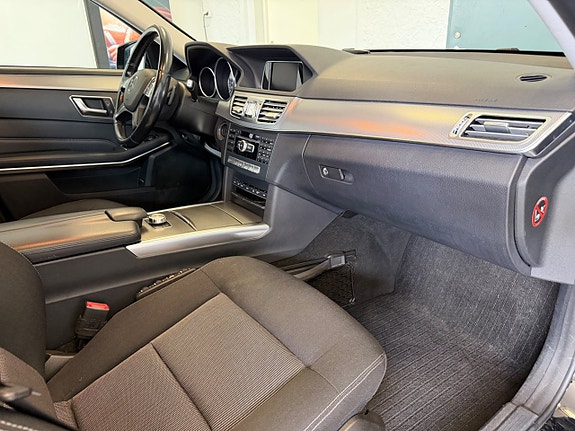 Mercedes-Benz E220 7 of 15