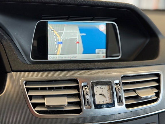 Mercedes-Benz E220 8 of 15