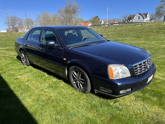 Cadillac Deville 4 of 12