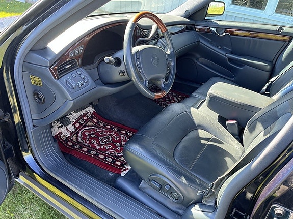 Cadillac Deville 9 of 12