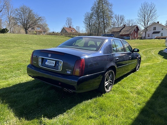 Cadillac Deville 3 of 12