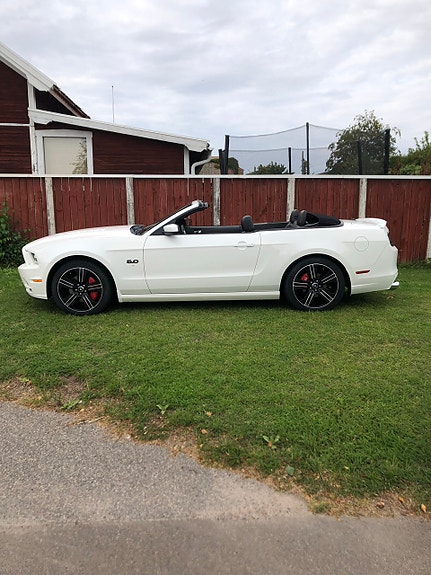 Ford Mustang 3 of 5