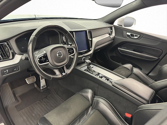 Volvo XC60 11 of 30