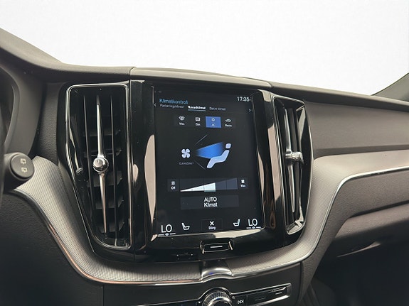 Volvo XC60 25 of 30