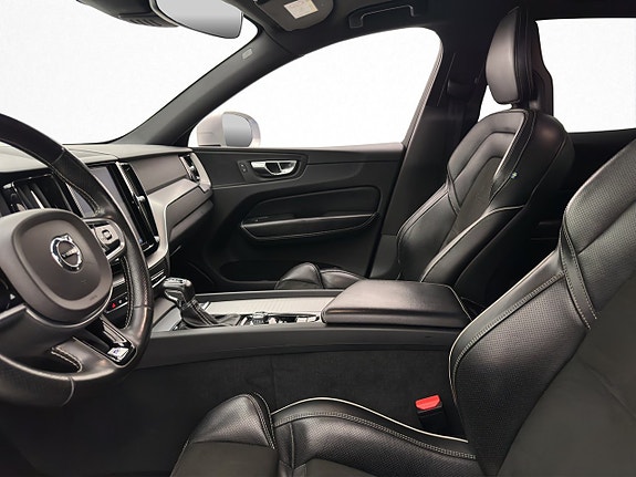 Volvo XC60 12 of 30