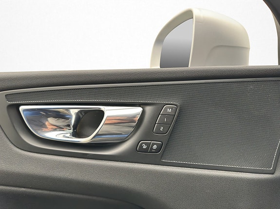 Volvo XC60 15 of 30