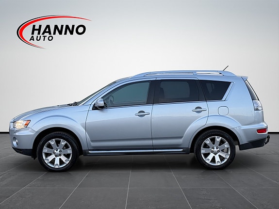 Mitsubishi Outlander 2 of 5
