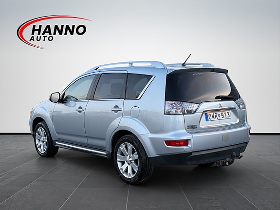 Mitsubishi Outlander 3 of 5