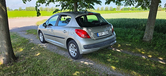Peugeot 207 2 of 5