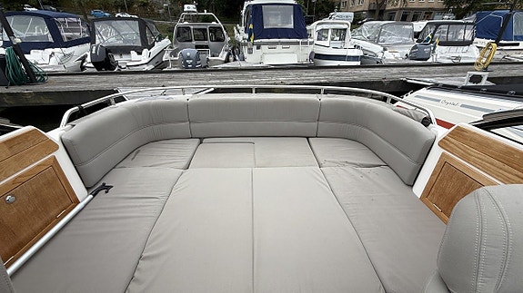 Aquador 24 DC / Mercruiser 4,5 V6 DTS - 18 7 of 18