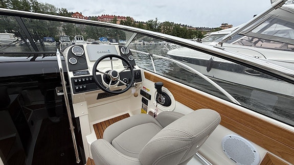 Aquador 24 DC / Mercruiser 4,5 V6 DTS - 18 8 of 18
