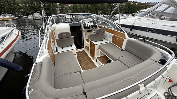 Aquador 24 DC / Mercruiser 4,5 V6 DTS - 18 4 of 5