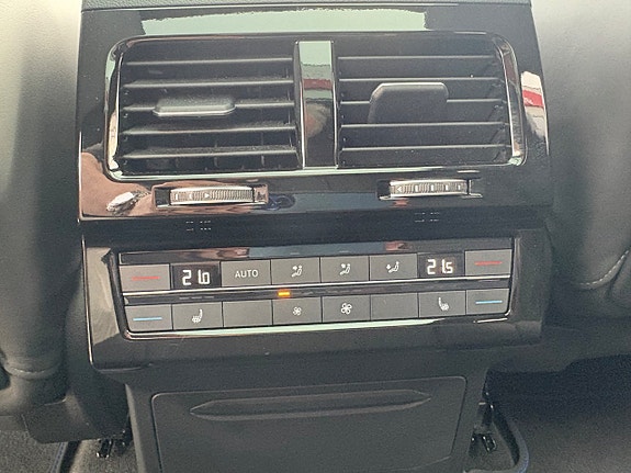 Volkswagen Touareg 15 of 15