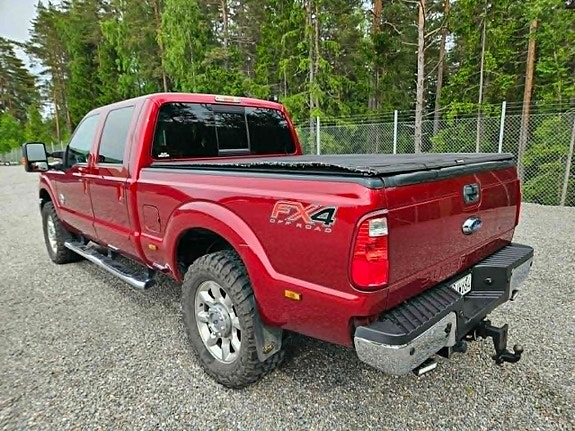 Ford F-250 6 of 12