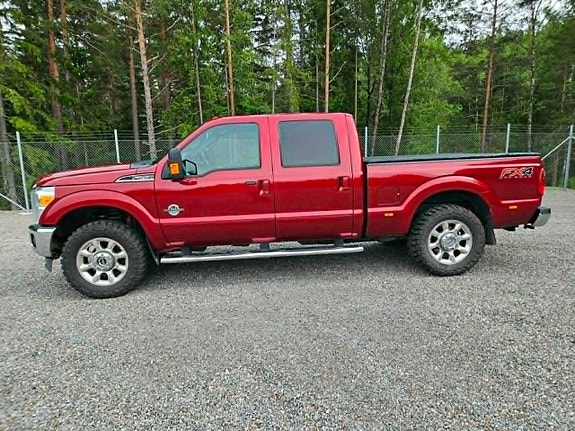 Ford F-250 9 of 12