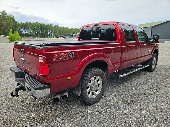 Ford F-250 4 of 5