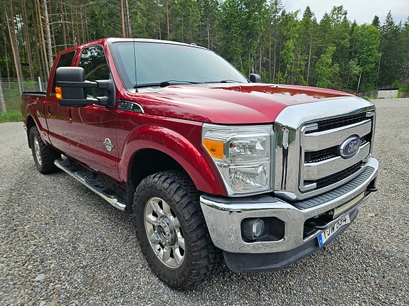 Ford F-250 2 of 5