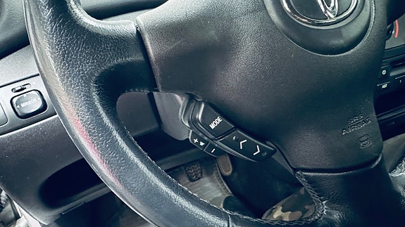Toyota Yaris 10 of 16