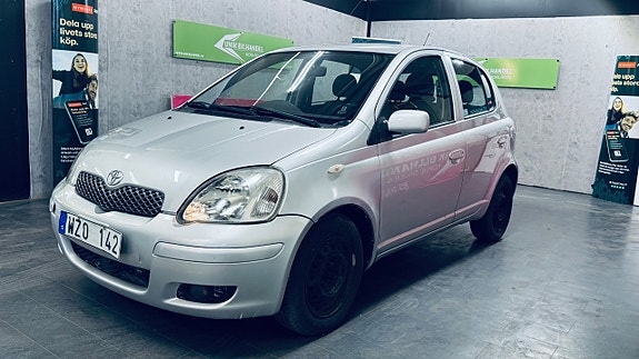 Toyota Yaris 2 of 5