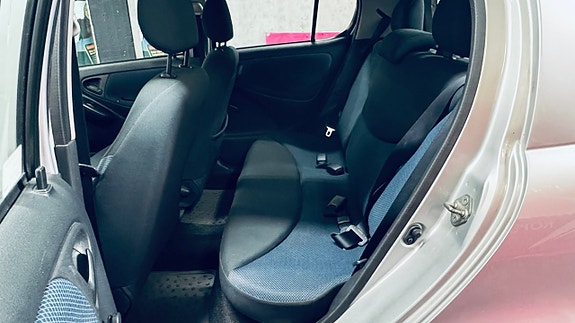 Toyota Yaris 9 of 16