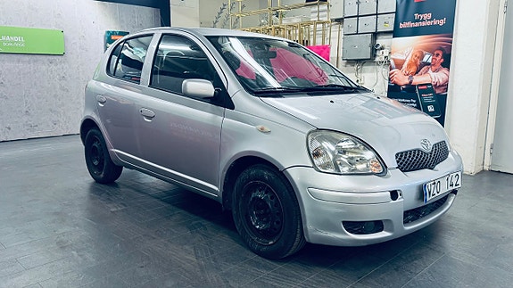Toyota Yaris 3 of 5