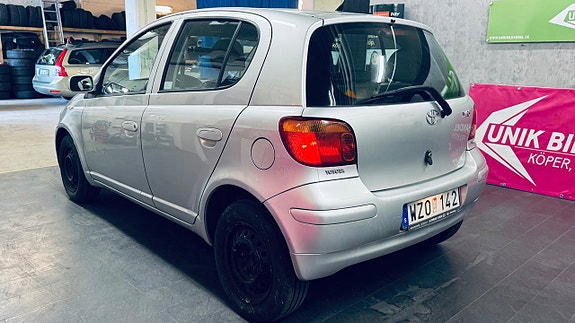 Toyota Yaris 4 of 5