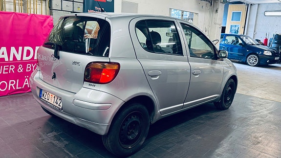 Toyota Yaris 5 of 5