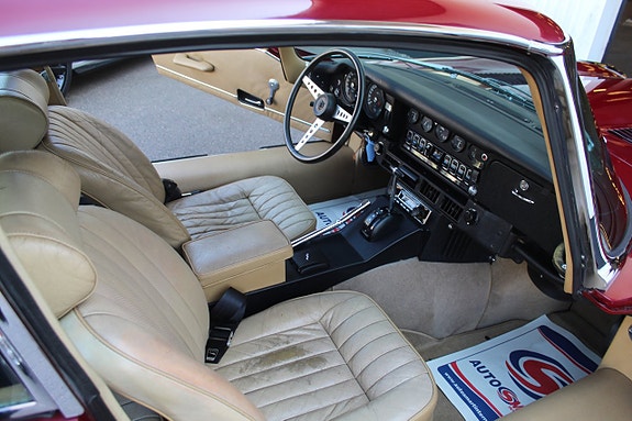 Jaguar E-TYPE 9 of 12