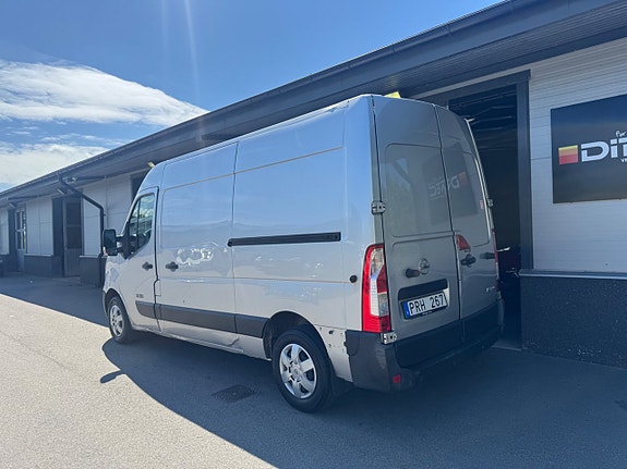 Nissan NV400 4 of 5