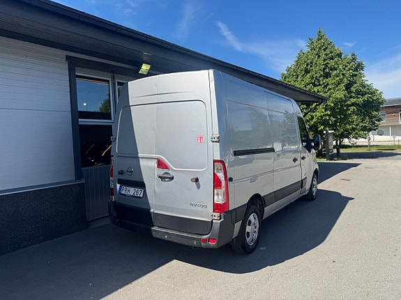 Nissan NV400 3 of 5
