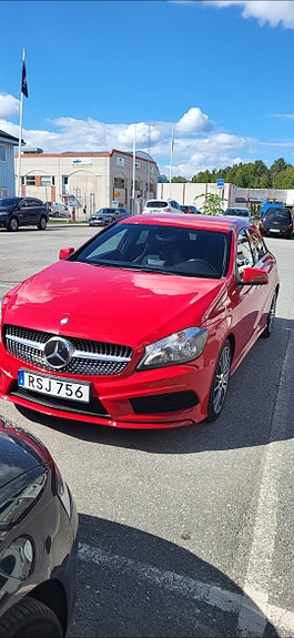 Mercedes-Benz A180 2 of 5