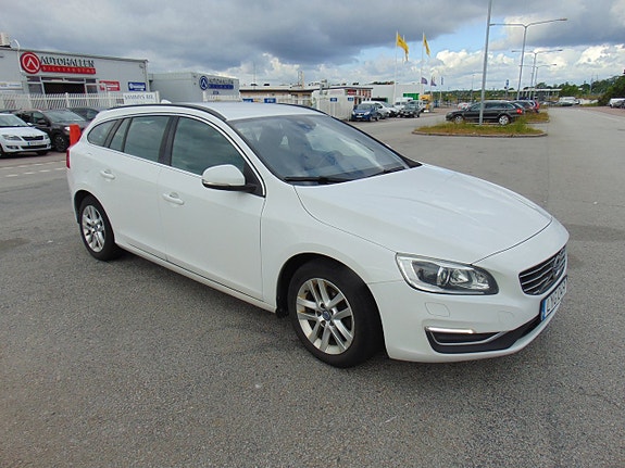 Volvo V60 2 of 5