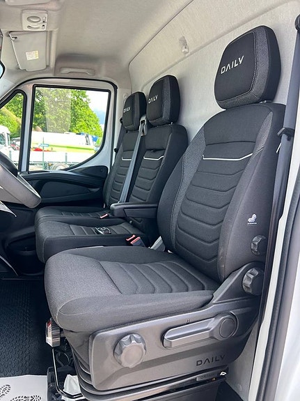 Iveco Daily 72C14E AirPro Skåpbil med Z-Lift, ELBIL 11 of 12