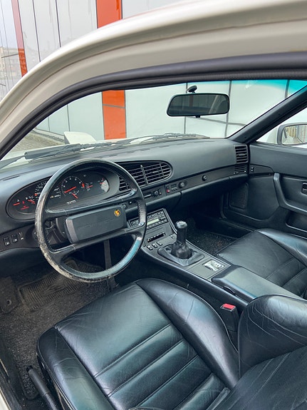 Porsche 944 3 of 5