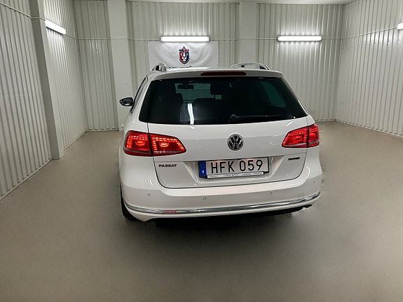 Volkswagen Passat 10 of 28