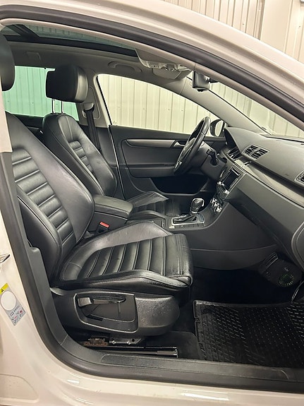 Volkswagen Passat 22 of 28