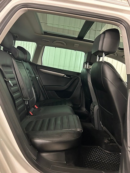 Volkswagen Passat 25 of 28