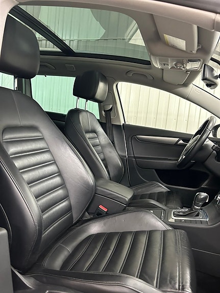 Volkswagen Passat 23 of 28