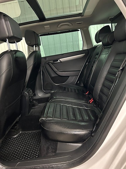 Volkswagen Passat 24 of 28