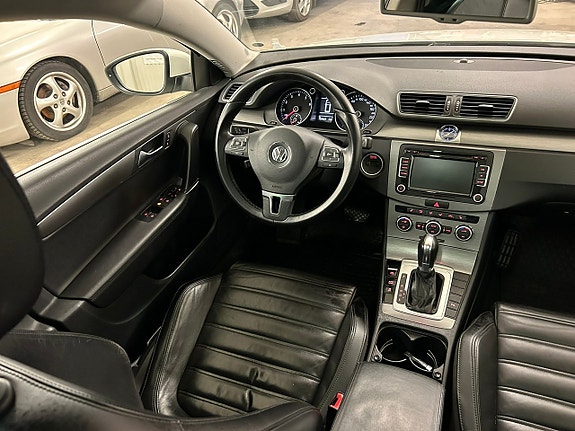 Volkswagen Passat 19 of 28